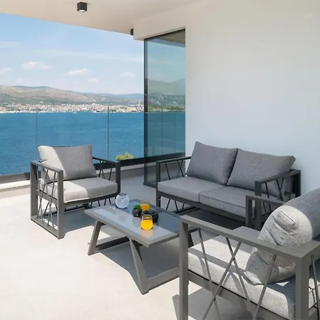 Moderno Seaview Heated Pool Villa *