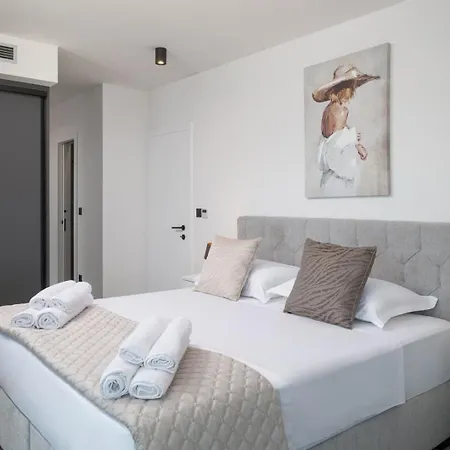Moderno Seaview Heated Pool Villa