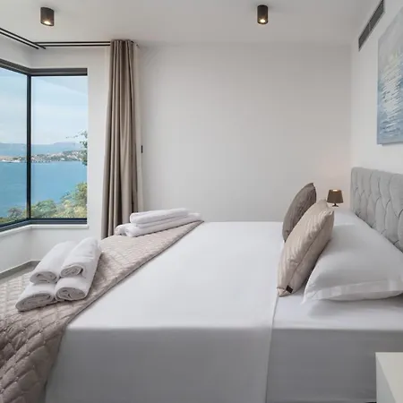 Moderno Seaview Heated Pool Villa *