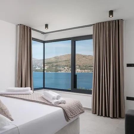 Villa Moderno Seaview Heated Pool